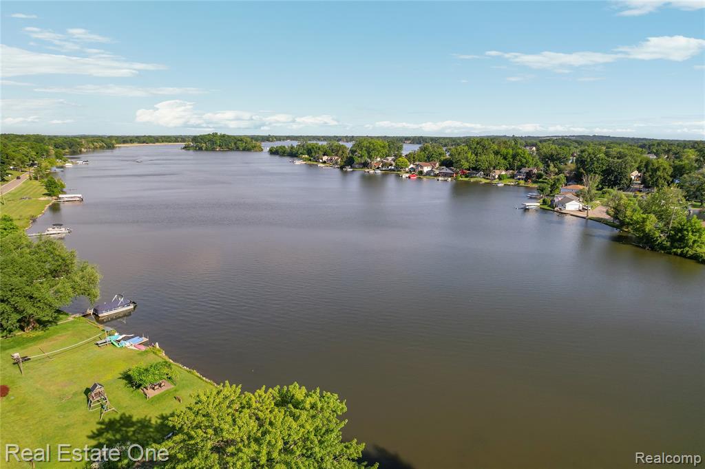 9047 Gale Road, White Lake, MI — Photo 7