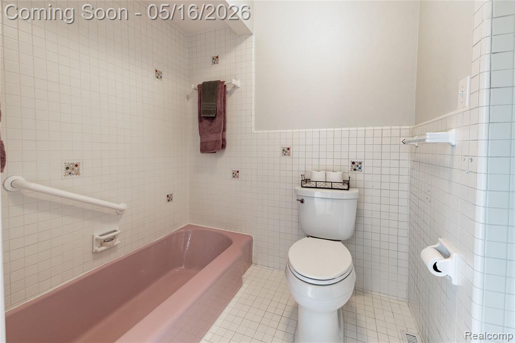 9555 Island Drive, Grosse Ile, MI 48138 — Photo 27