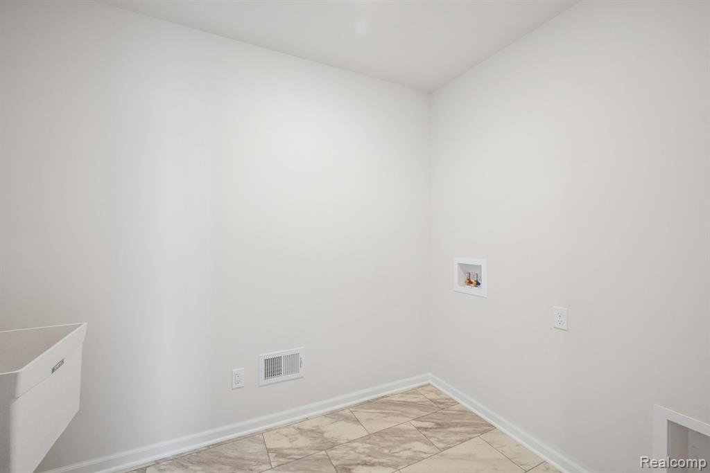 360 Hidden River W, Holly, MI 48442 — Photo 13