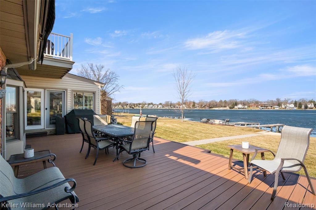 340 Angola Street, Wolverine Lake, MI 48390 — Photo 6