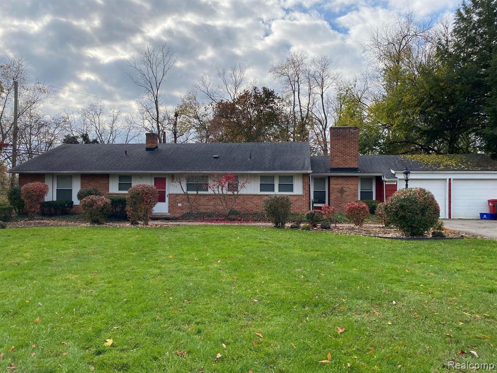 5035 S CLUNBURY Road, West Bloomfield, MI — front exterior