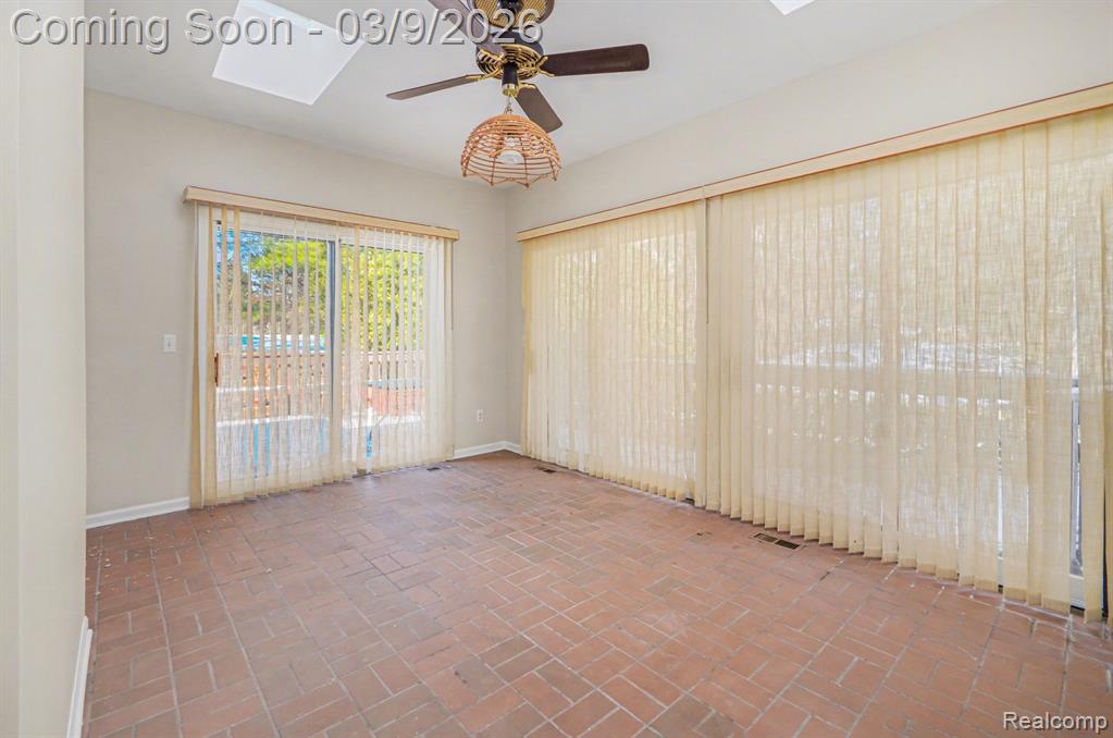 4280 Woodlands, Orchard Lake Village, MI 48323 — Photo 19