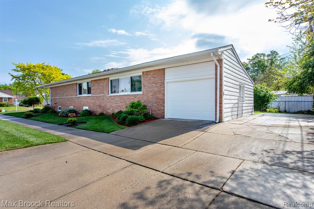 14271 Lincoln Street, Oak Park, MI 48237 — Photo 47
