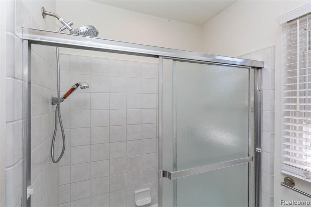 4617 LANCELOT Drive, Sterling Heights, MI 48310 — Photo 33