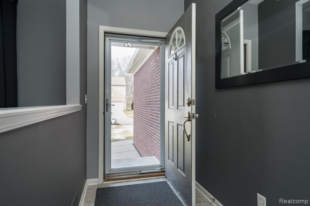 432 OTTER RUN Road, Holly, MI 48442 — Photo 5
