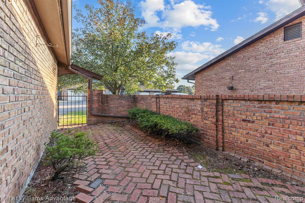 26692 Summerdale Drive, Southfield, MI 48033 — Photo 4