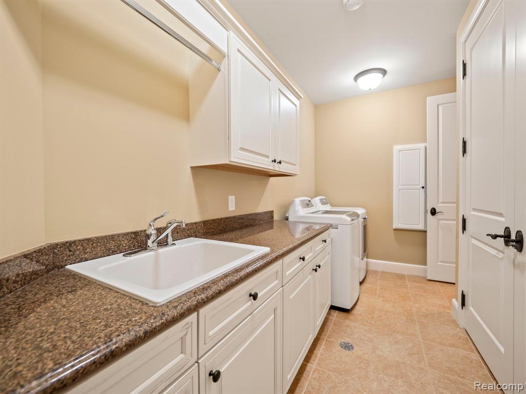 810 HIGHWOOD Drive, Bloomfield Hills, MI 48304 — Photo 32