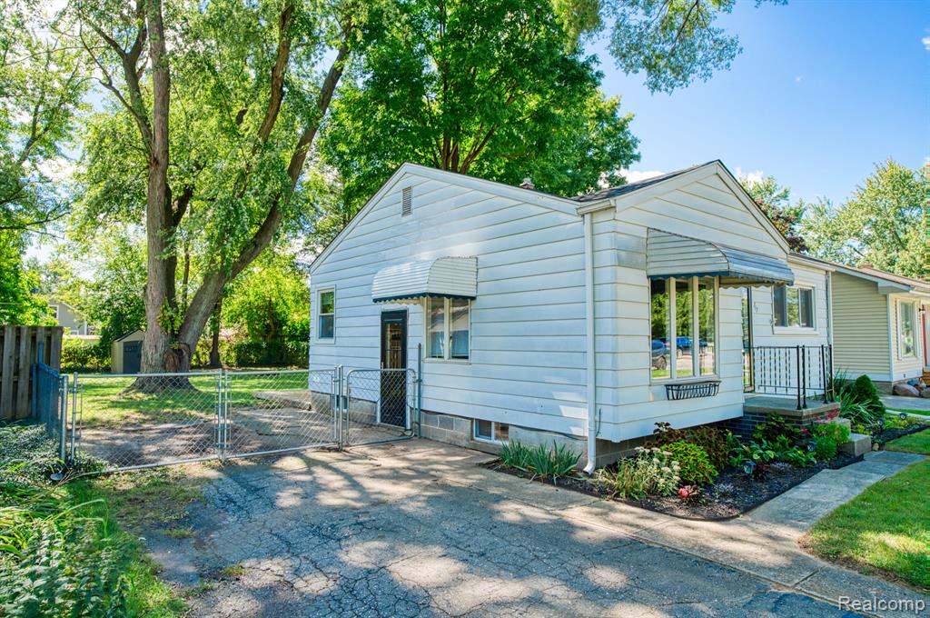 717 WHITNEY Street, Brighton, MI 48116 — Photo 20