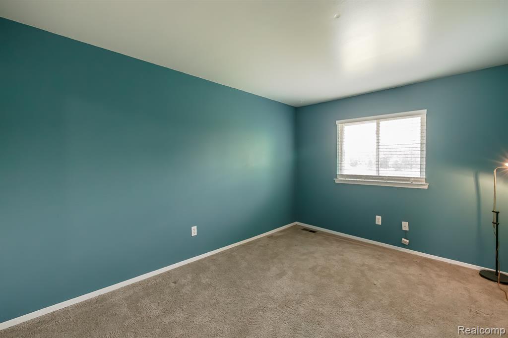 4851 Shoreline Boulevard, Waterford, MI 48329 — Photo 20