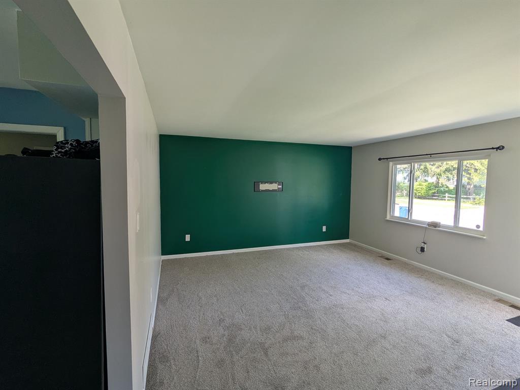 631 S ELM Street, Lapeer, MI 48446 — Photo 4