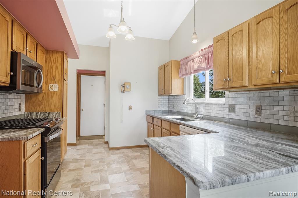 865 Challenging Trail, South Lyon, MI 48178 — Photo 3