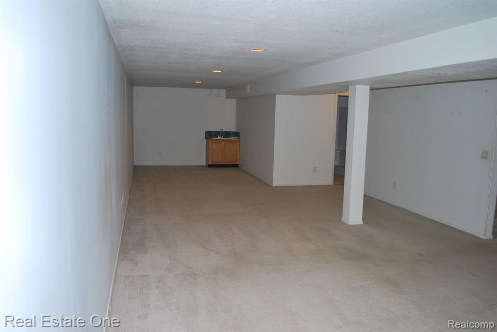 697 RAVENCREST Lane, 5, Westland, MI — Photo 31
