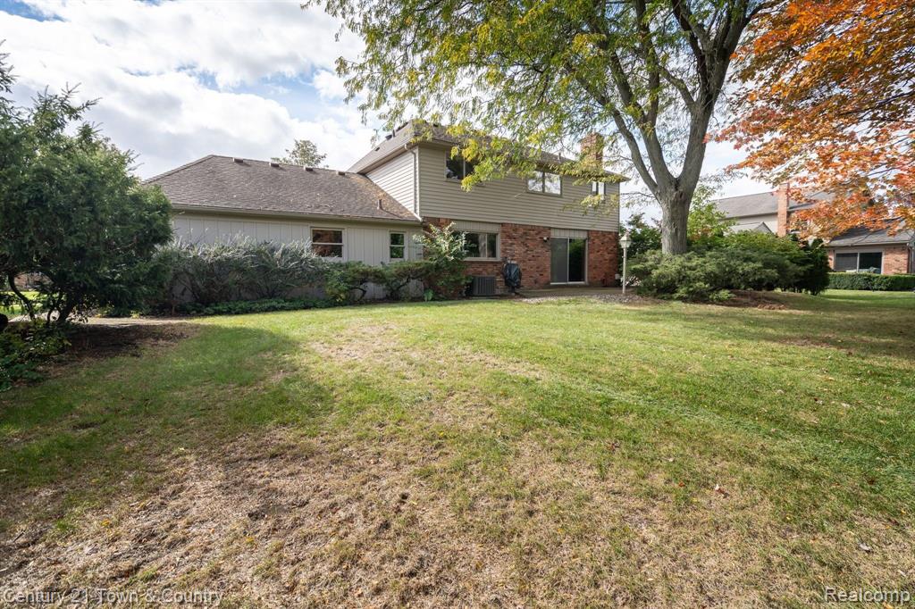16436 OLD BEDFORD Road, Northville, MI 48168 — Photo 35