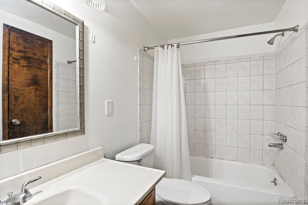 8765 JOANN Drive, Newport, MI 48166 — Photo 17