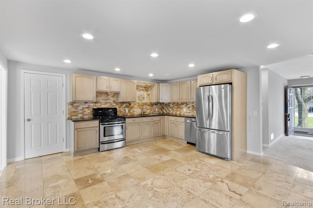 7460 22 MILE Road, Shelby Twp, MI 48317 — Photo 9