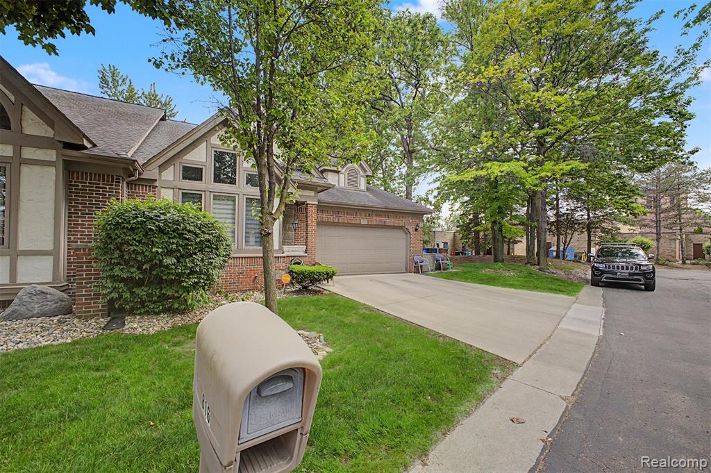 816 N Beech Daly Road, Dearborn Heights, MI 48127 — Photo 2