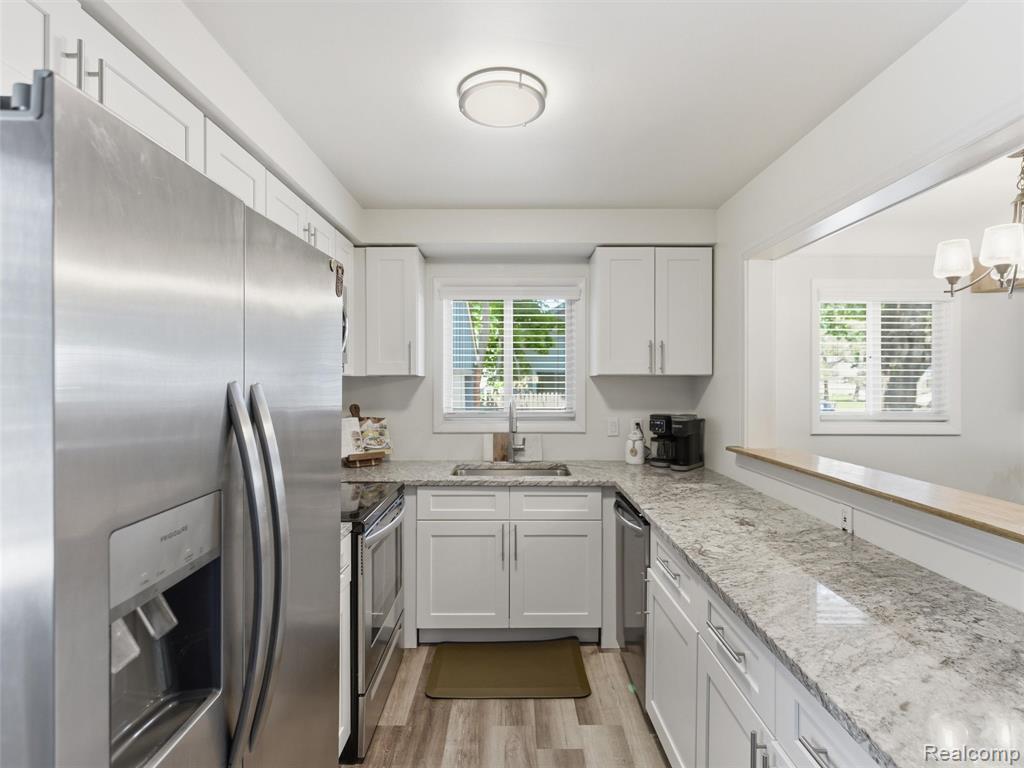 6053 Van Syckle Avenue, Waterford, MI 48329 — Photo 11
