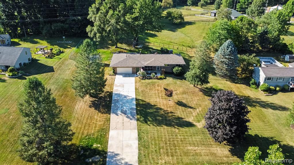 2777 White Lake Road, Highland, MI 48356