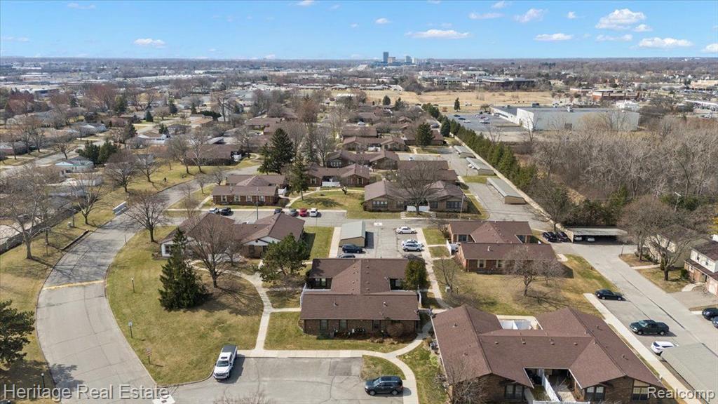2855 ROUNDTREE Drive, APT 104 L, Troy, MI 48083 — Photo 30