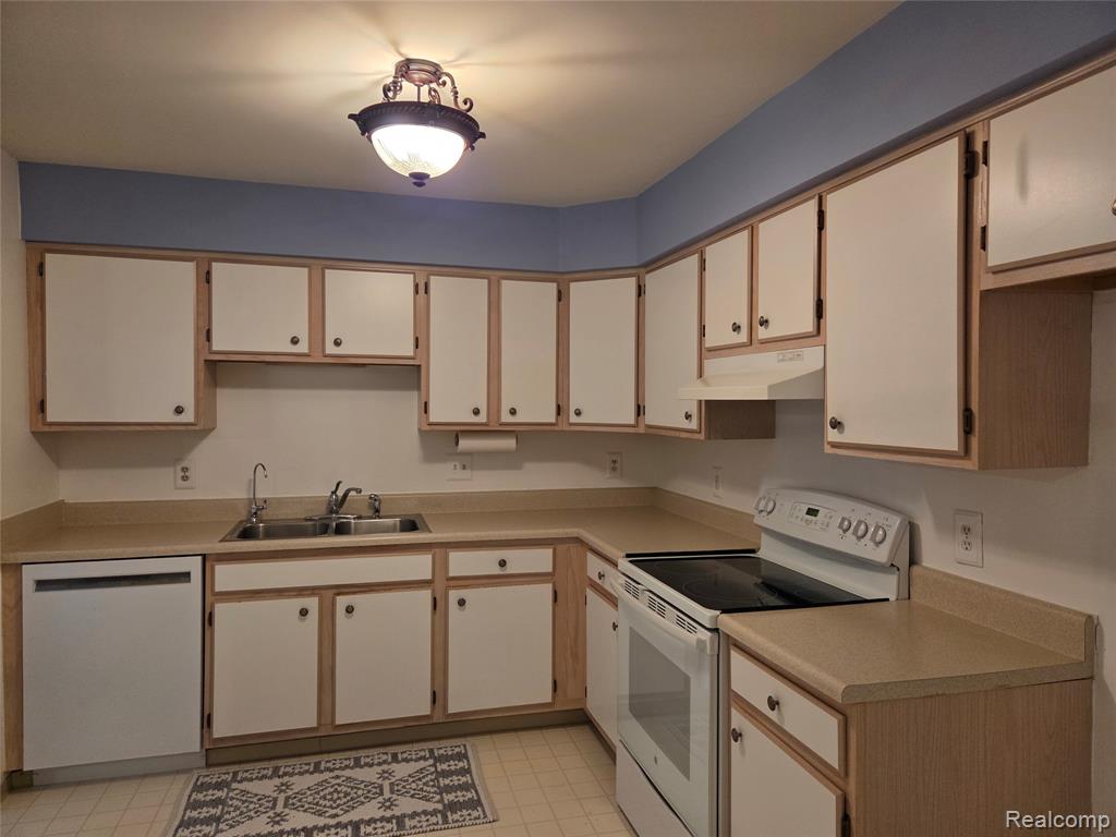 61145 Greenwood Drive, South Lyon, MI 48178 — Photo 10