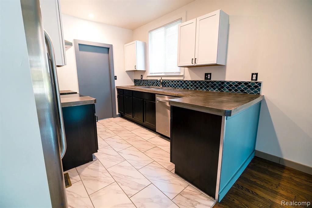 2045 Calvert Street, Detroit, MI 48206 — Photo 9