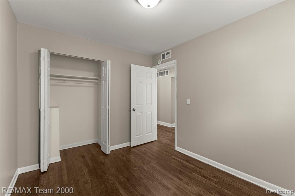 4652 Raymond Avenue, Dearborn Heights, MI 48125 — Photo 22