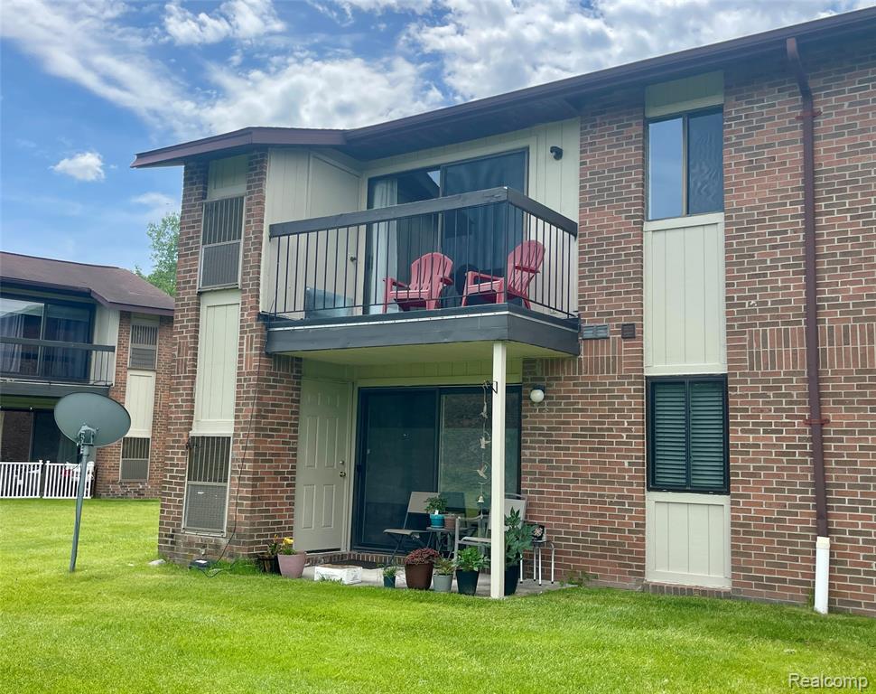 33765 Pondview Circle, Livonia, MI 48152 — Photo 7