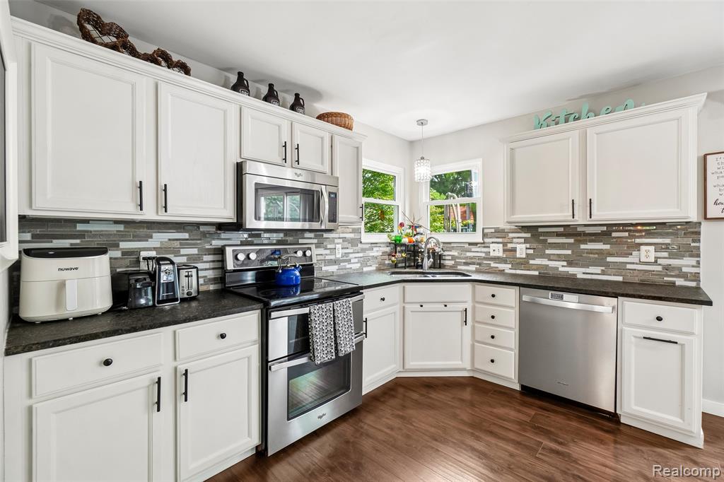 696 Vincent Street, Pinckney, MI 48169 — Photo 15