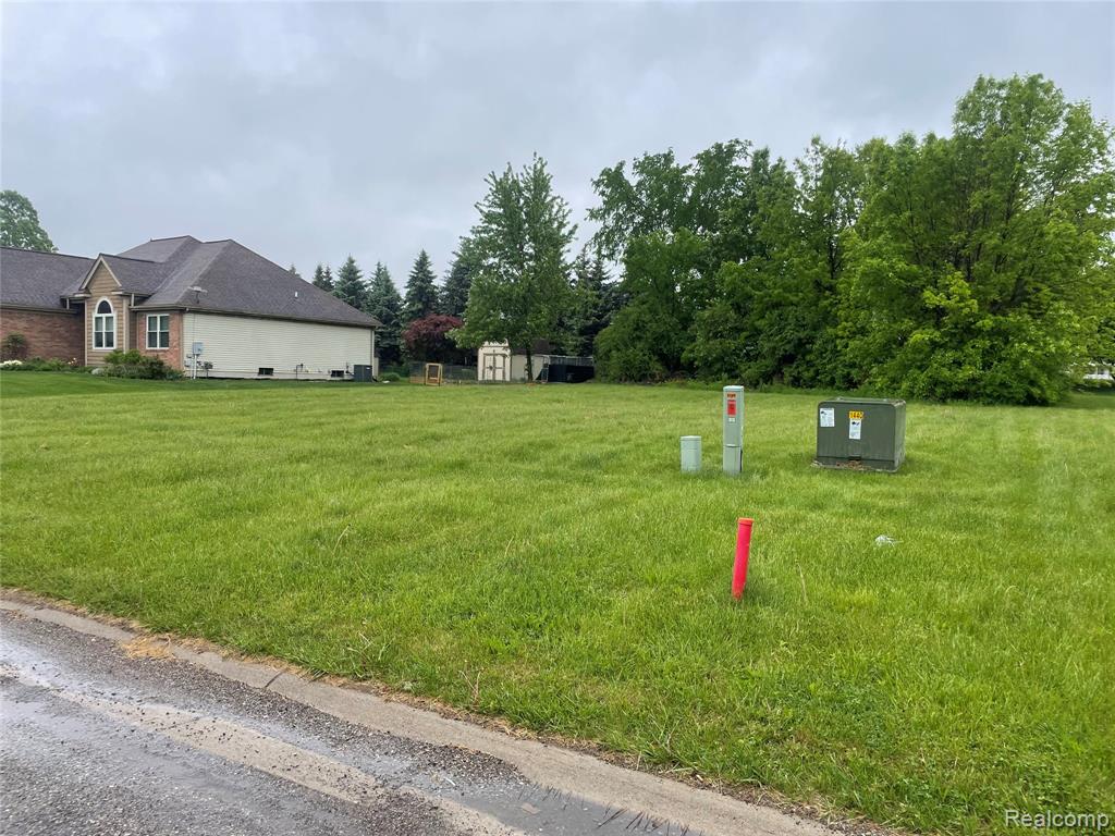 5168 SANDALWOOD Drive, Grand Blanc, MI 48439 — front exterior
