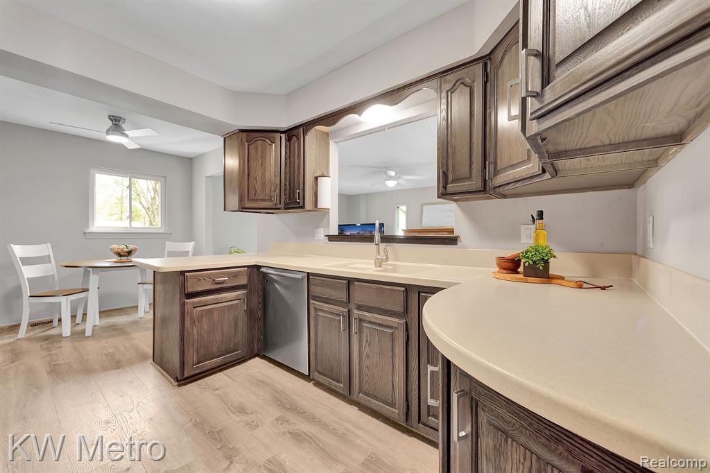 415 LANGE Drive, Troy, MI 48098 — Photo 13