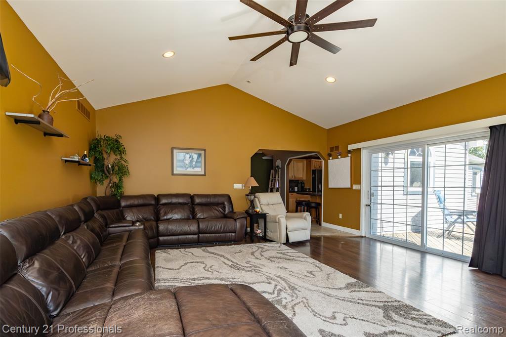 3251 Mann Road, Clarkston, MI — Photo 12