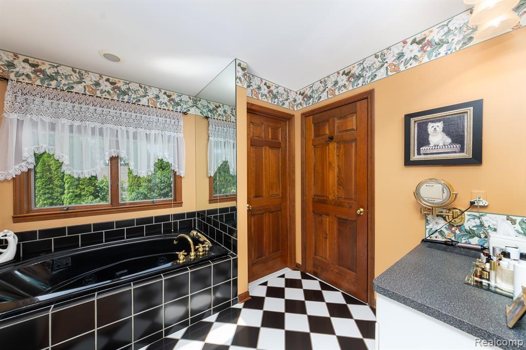 6939 West Ridge Drive, Brighton, MI 48116 — Photo 41