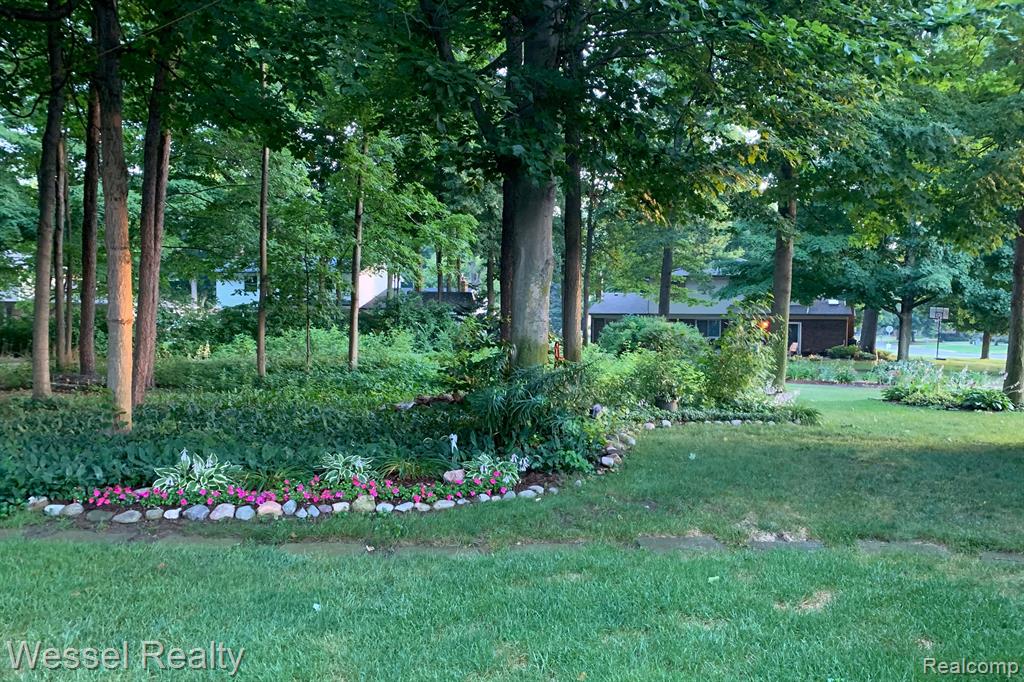 47829 BEN FRANKLIN Drive, Shelby Twp, MI 48315 — Photo 49