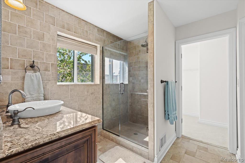 8393 BOULDER SHORES Drive, South Lyon, MI 48178 — Photo 35