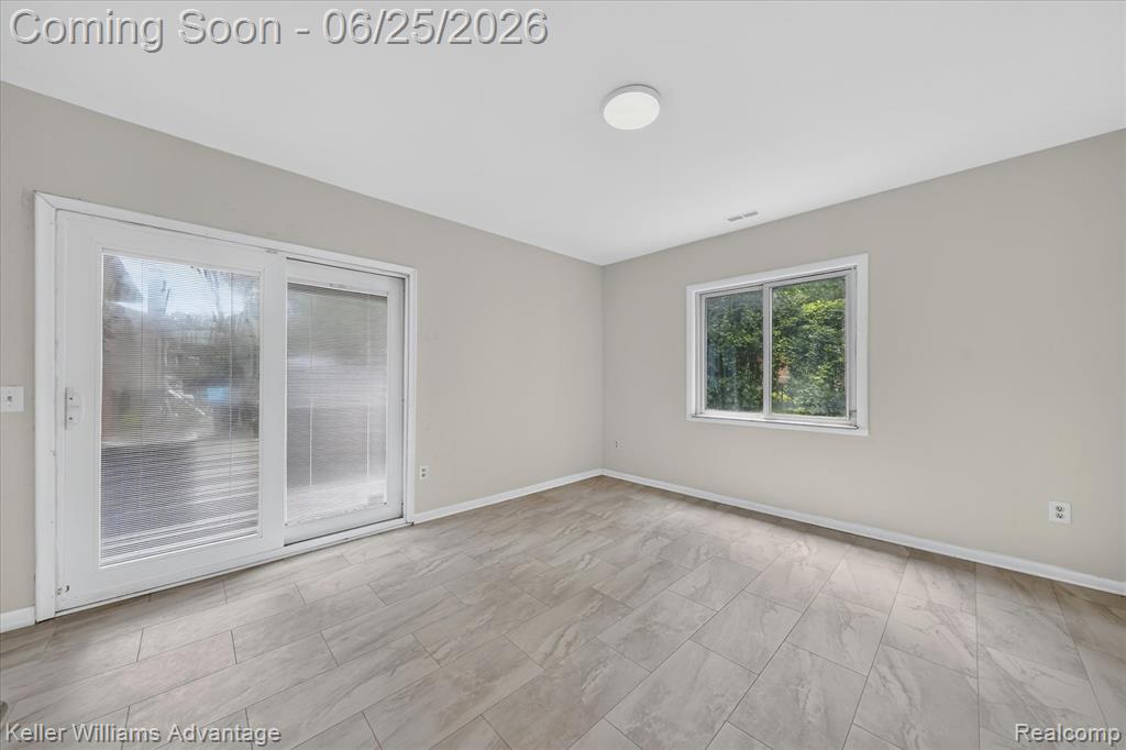 21681 Sussex Street, Oak Park, MI 48237 — Photo 16