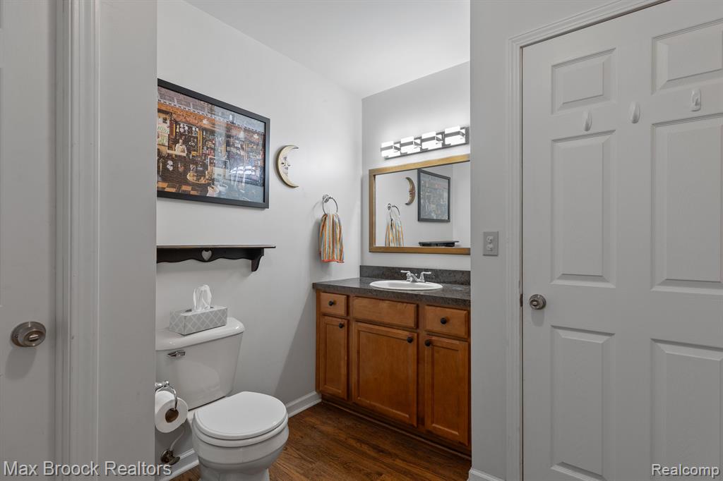611 W SAINT CLAIR Street, Almont, MI 48003 — Photo 10