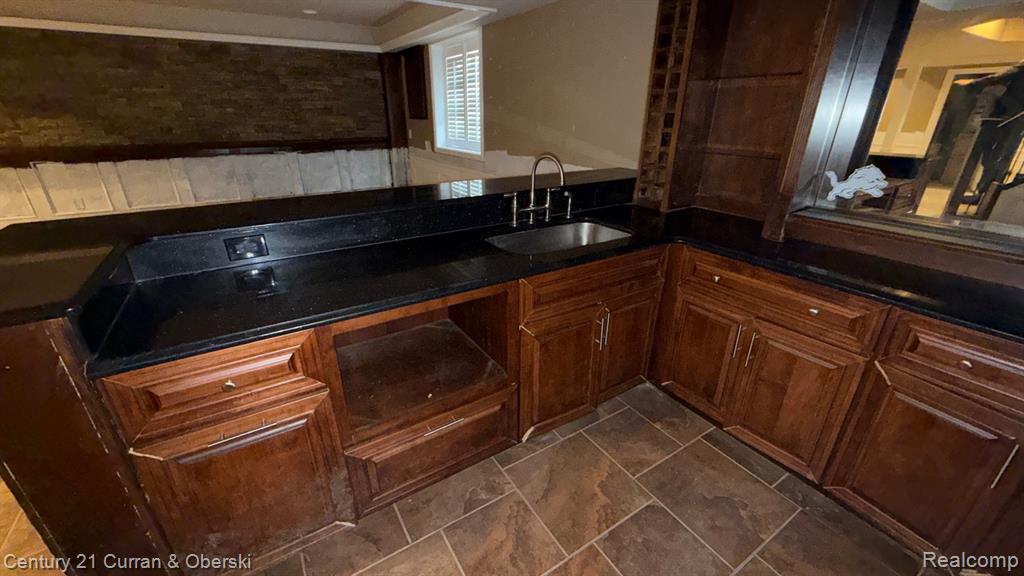 714 Autumn Ridge Drive, Westland, MI — Photo 38