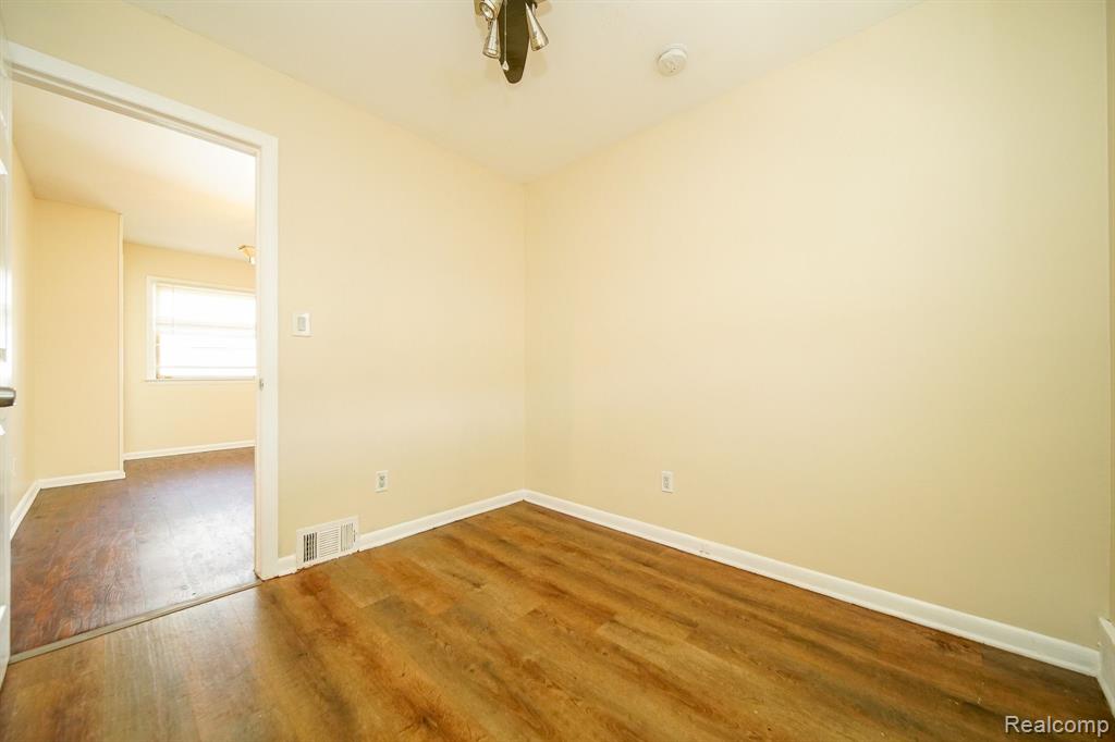 4620 DUDLEY Street, Dearborn Heights, MI 48125 — Photo 23