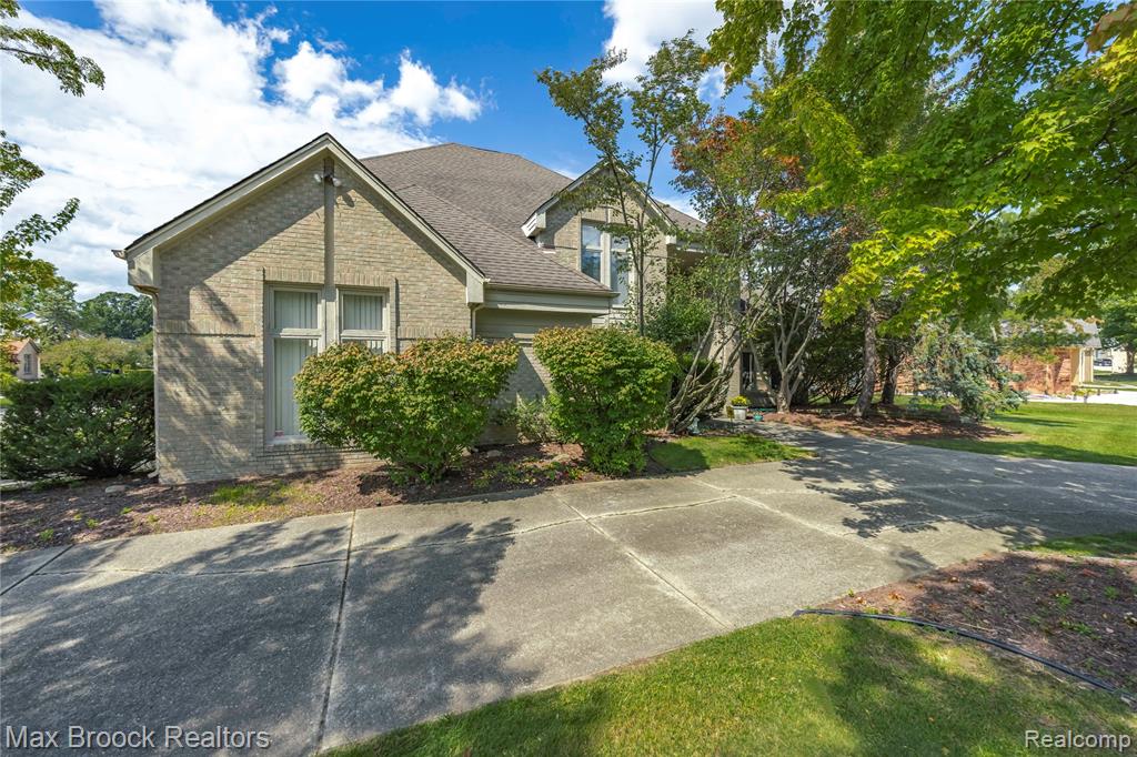 6684 Stonebridge E, West Bloomfield, MI — Photo 57
