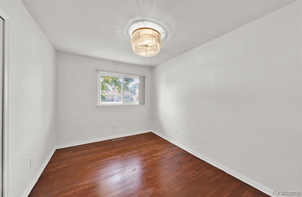 8862 OPORTO Street, Livonia, MI 48150 — Photo 12