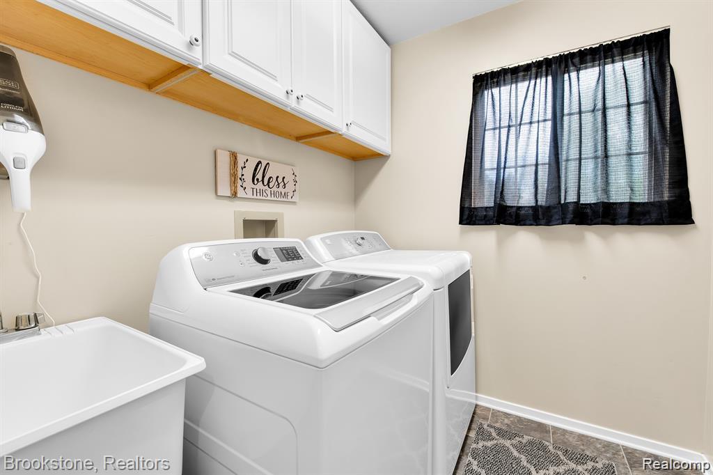 5280 Brantford Court, Grand Blanc, MI 48439 — Photo 17