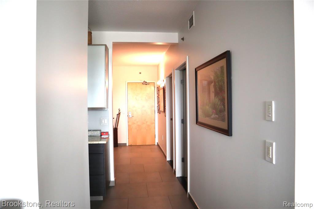 432 Washington Avenue, 1304, Royal Oak, MI 48067 — Photo 36