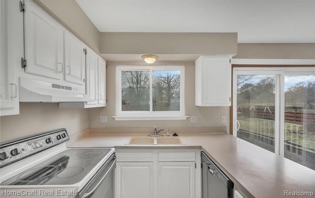 9224 PANAMA Avenue, Ypsilanti, MI 48198 — Photo 11