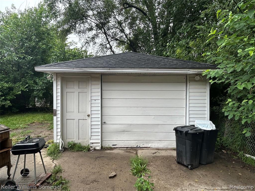 18573 Elkhart Street, Harper Woods, MI 48225 — Photo 11