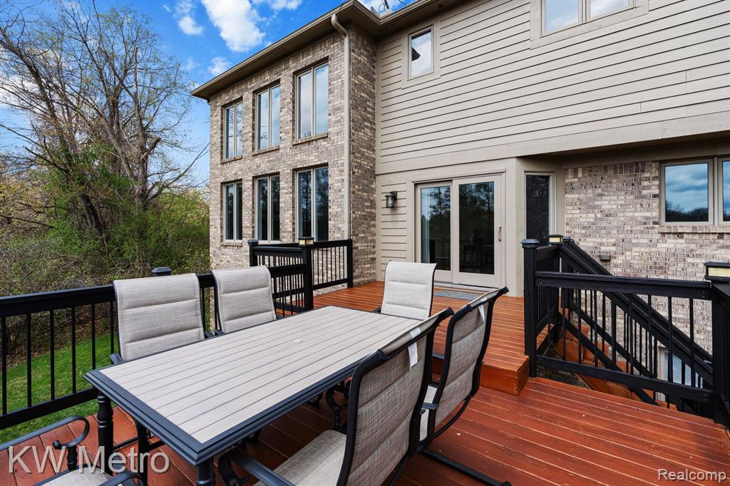 9025 HURON BLUFFS Drive, White Lake, MI — Photo 38