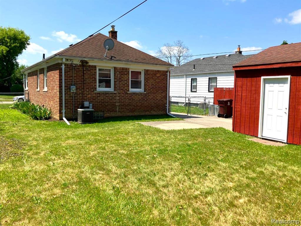 8189 STATE Park, Center Line, MI 48015 — Photo 4