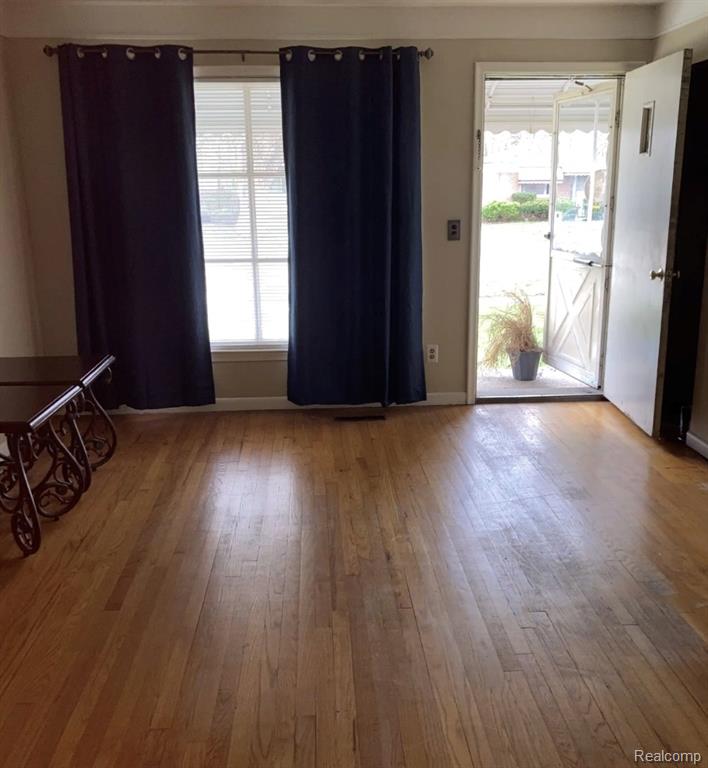 4704 Jackson Street, Dearborn Heights, MI 48125 — Photo 3