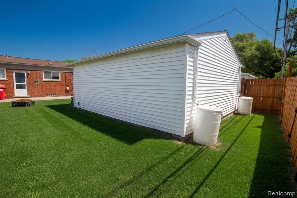 18584 Blue Island Court, Roseville, MI 48066 — Photo 35