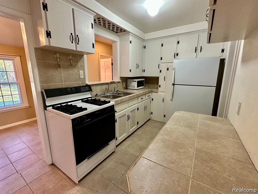 4302 SHERIDAN Drive, Royal Oak, MI 48073 — Photo 14