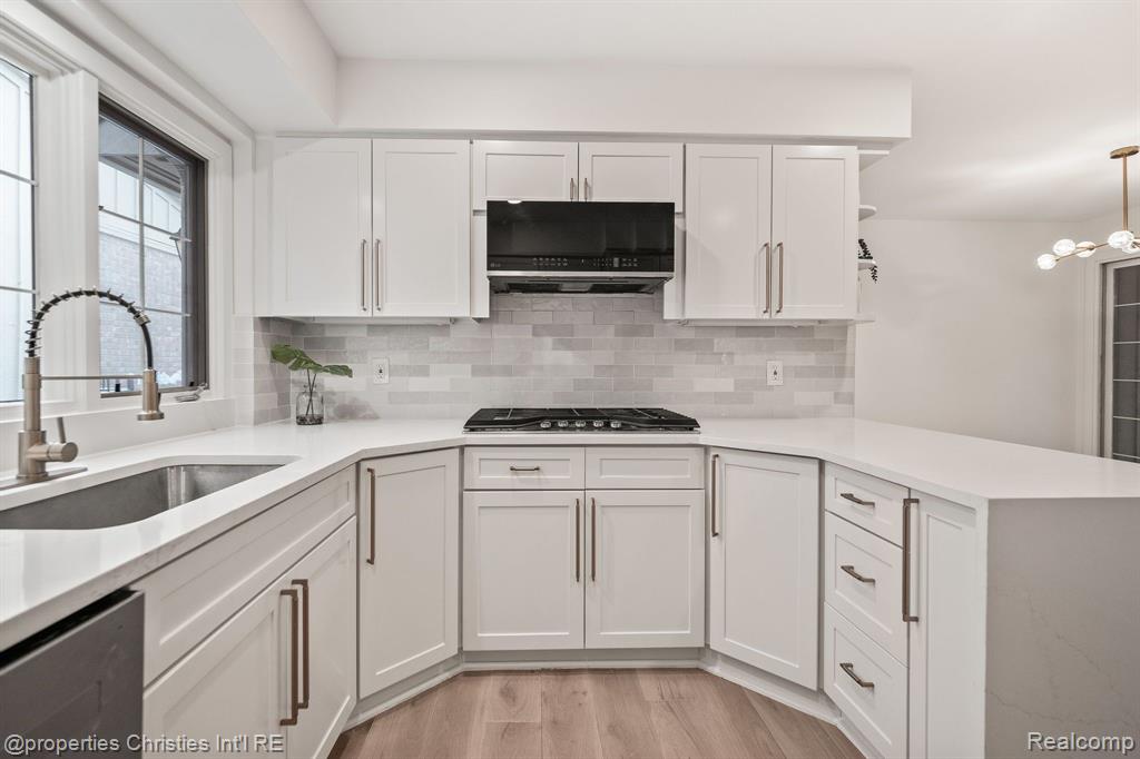 2459 HICKORY GLEN Drive, Bloomfield Hills, MI 48304 — Photo 16